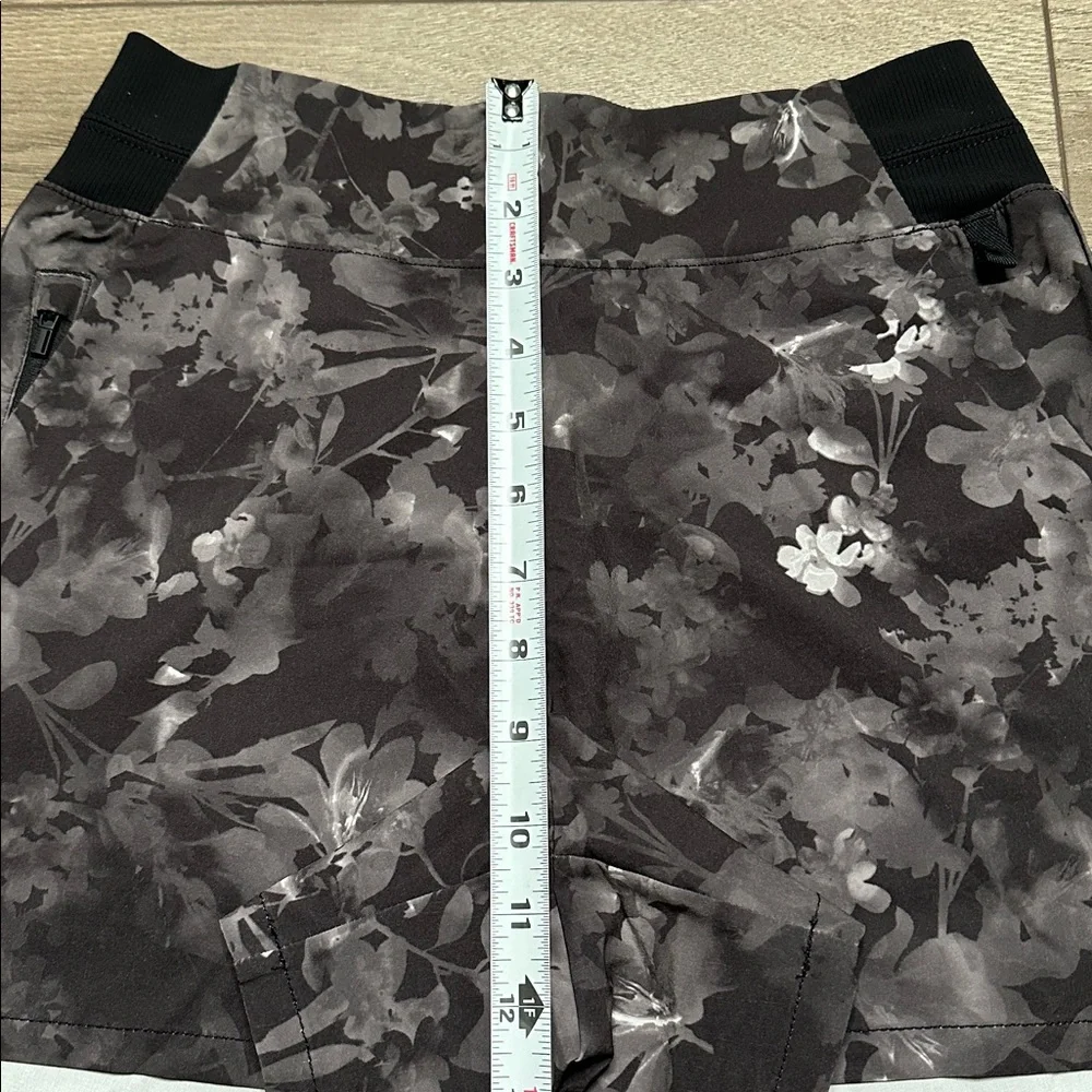 Athleta 4” brooklyn